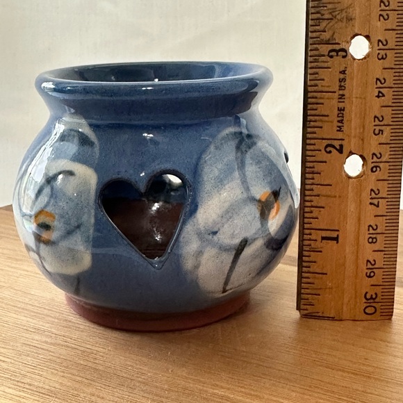 Pottery fenestrated candle votive Stamped Hand painted Blue w/ white flower - Picture 6 of 7